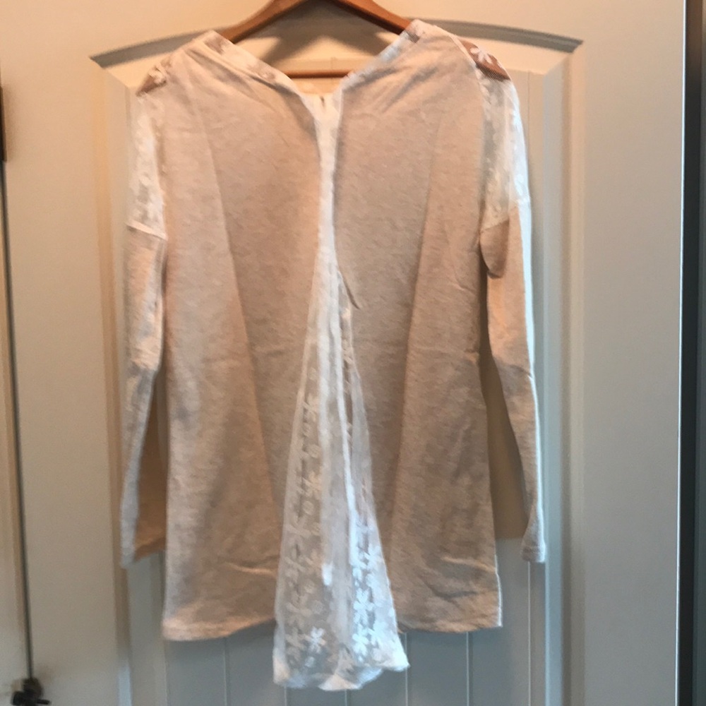 Women’s lace trim top